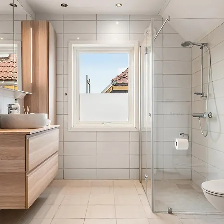 Dinbnb Homes I 700m To Bryggen & Street Parking بيت للعطل